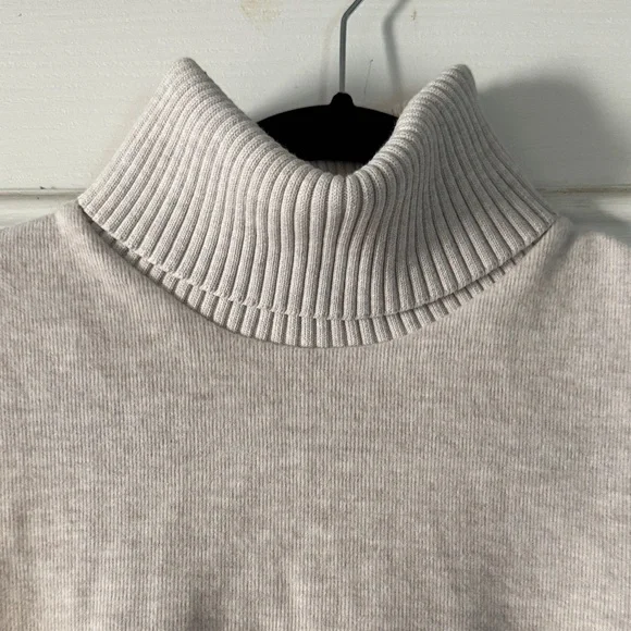 NWT Zara Sleeveless Turtleneck Sweater - Cream - Picture 3 of 9